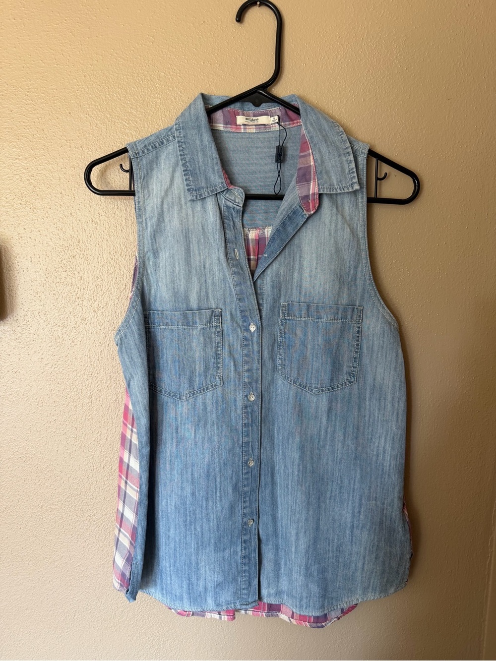 Silver Jeans Light Blue Denim Sleeveless Button-Front Top with Pink Plaid Trim